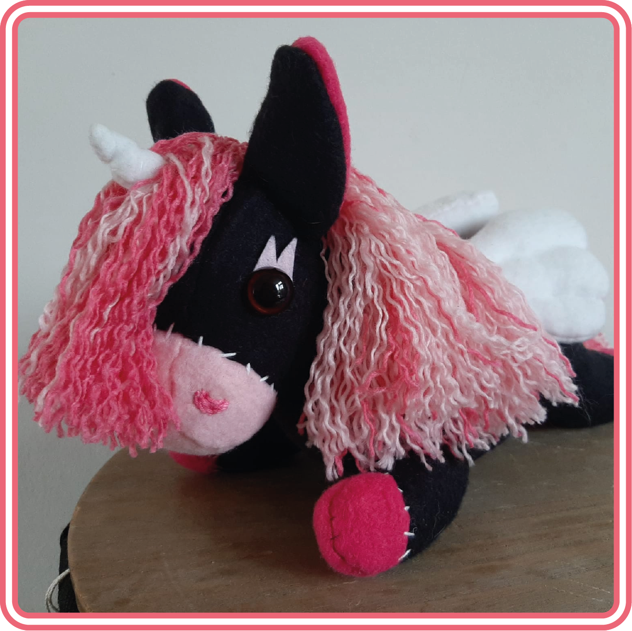 Alicornknuffel_zwart-roze_2
