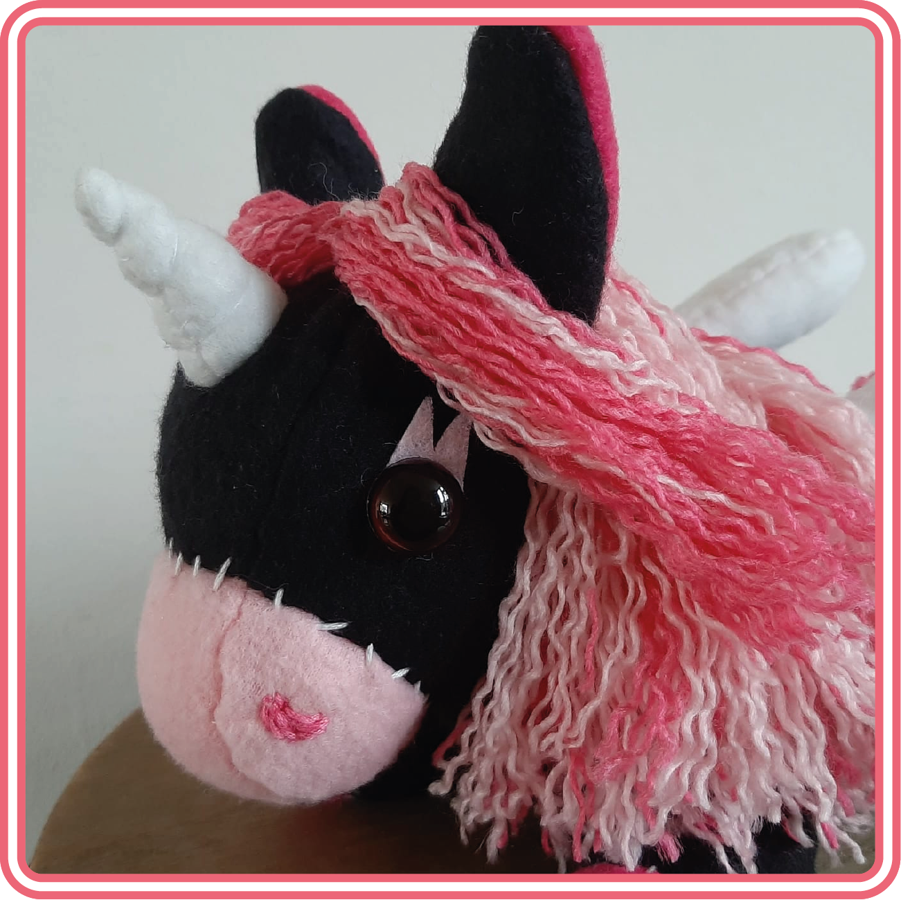 Alicornknuffel_zwart-roze_3